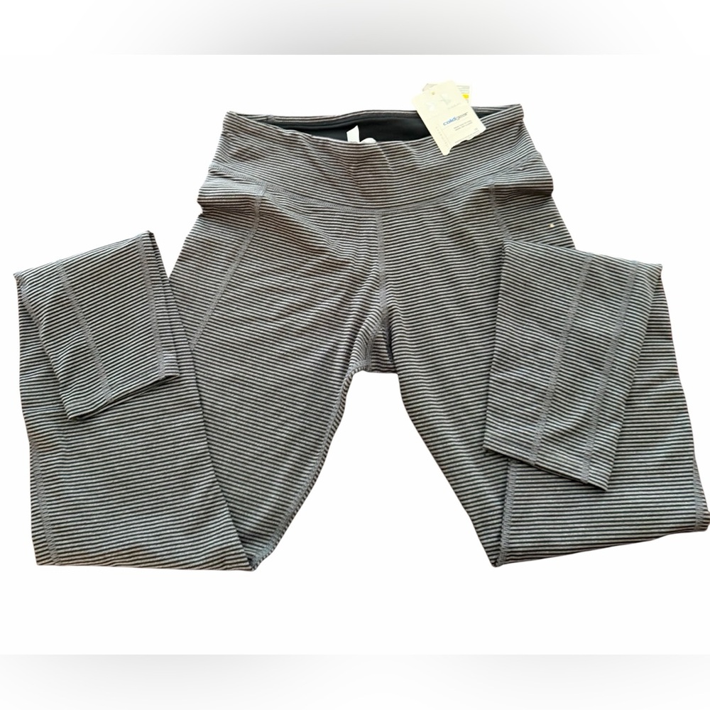 Under Armour  coldgear Gray  and light  grey Striped Leggings brand new medium.